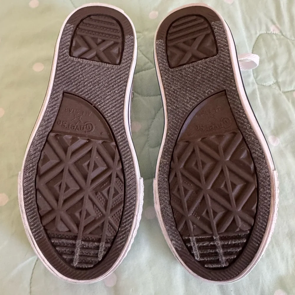 Converse Kids Gray Sneakers Kids size 11